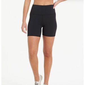 Vuori Studio Pocket Shorts
